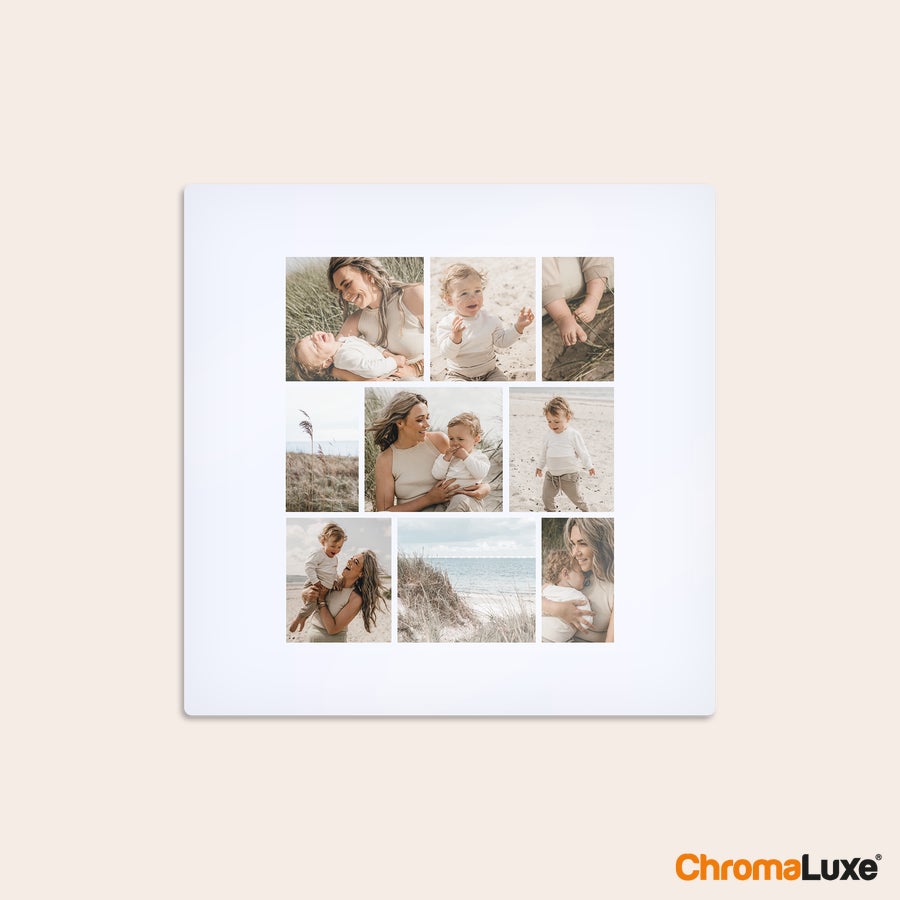 Instagram fotokollage Aluminium Instagram fotokollage med sju personliga bilder av en mamma och baby vid havet tryckt på.