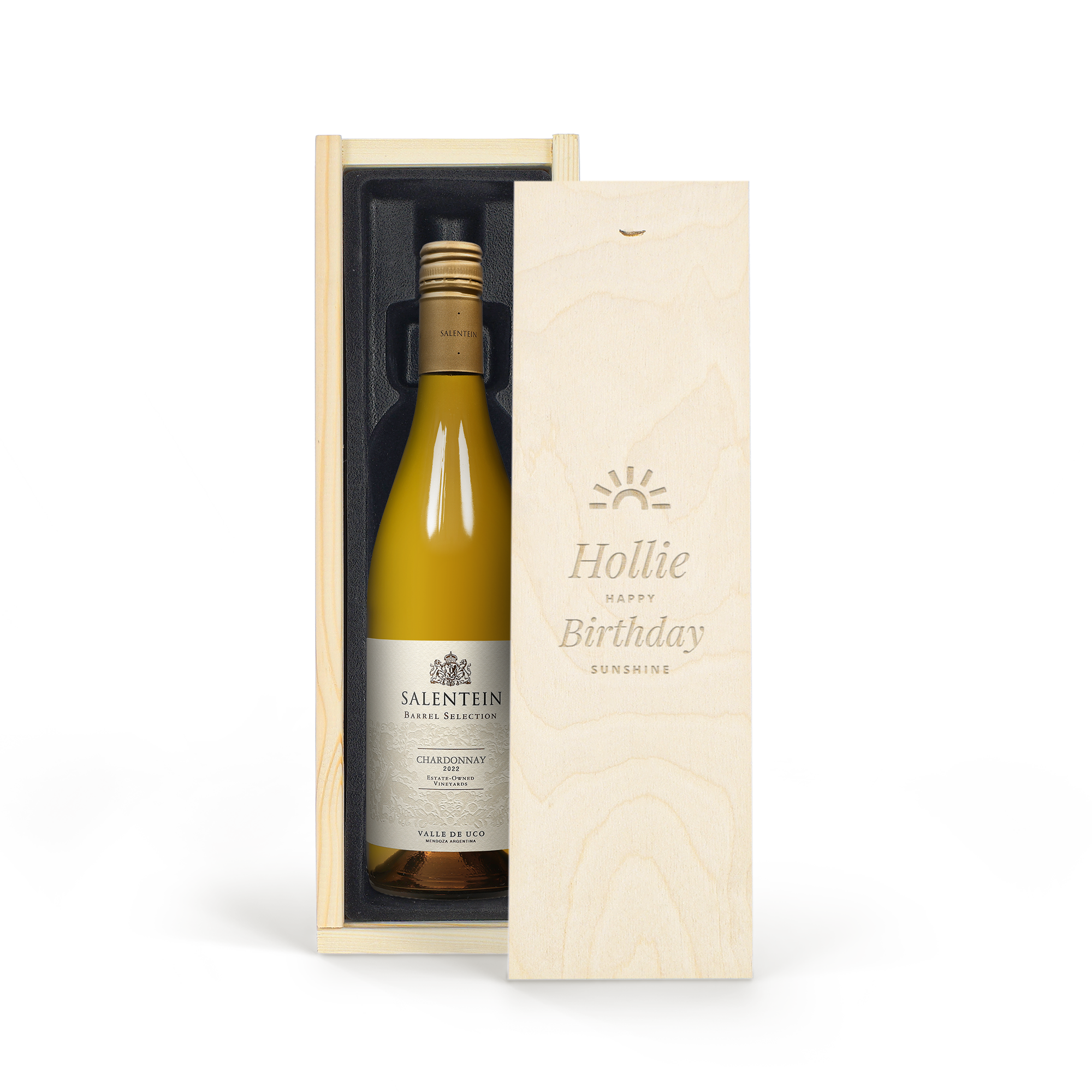 Lahodná láhev bílého vína Salentein Chardonnay v osobním dřevěném pouzdře s rytinou Hollie Happy Birthday Sunshine