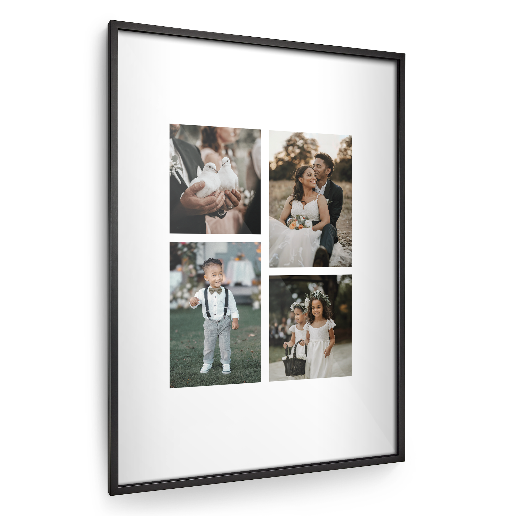 Fotoafdruk met 4 gepersonaliseerde foto's in een zwarte houten lijst. Hang jouw mooiste fotomoment aan de muur.
