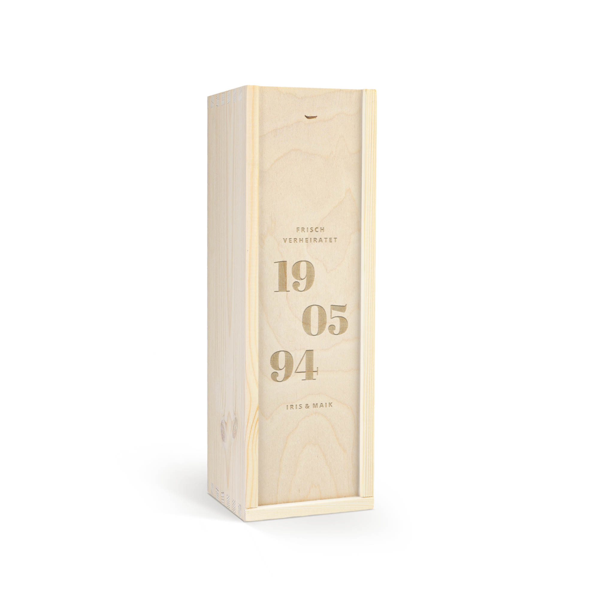 Holzgeschenkkiste für Bacardi Rum, lasergraviert mit Text "Frisch Verheiratet 19 05 94 Iris & Maik"