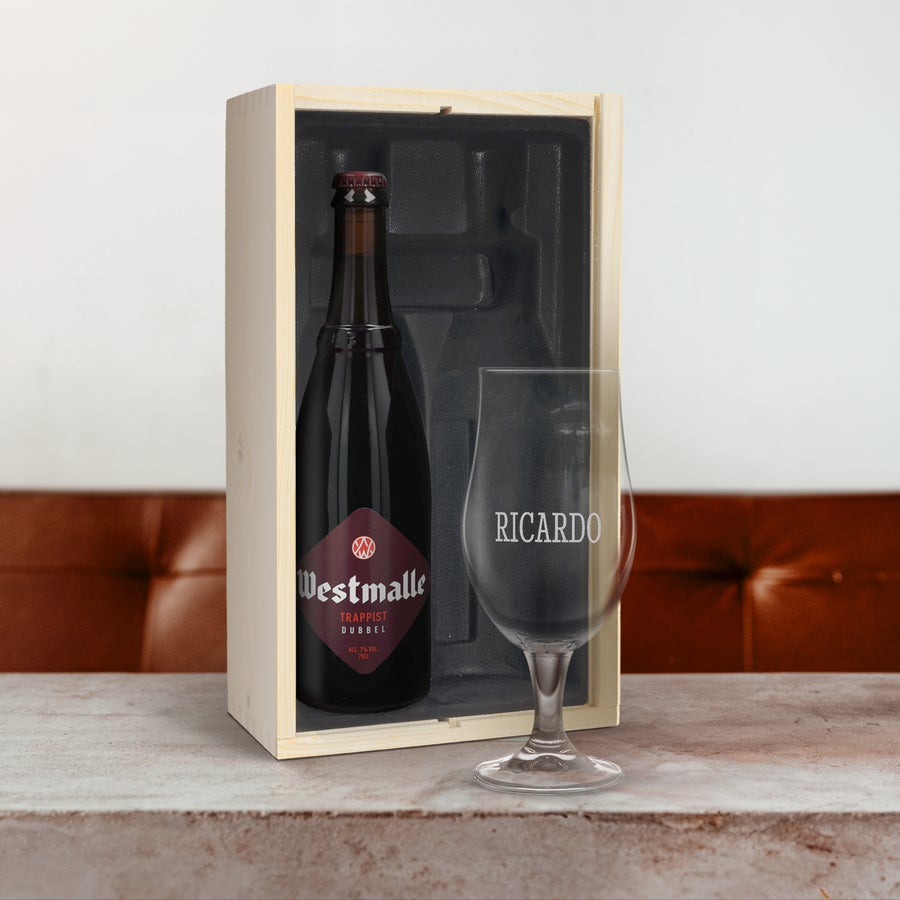 Set Regalo Birra Personalizzato - Westmalle Dubbel e Tripel Set regalo di birra con vetro inciso, bottiglia Westmalle Dubbel e bicchiere con nome Riccardo in confezione di legno
