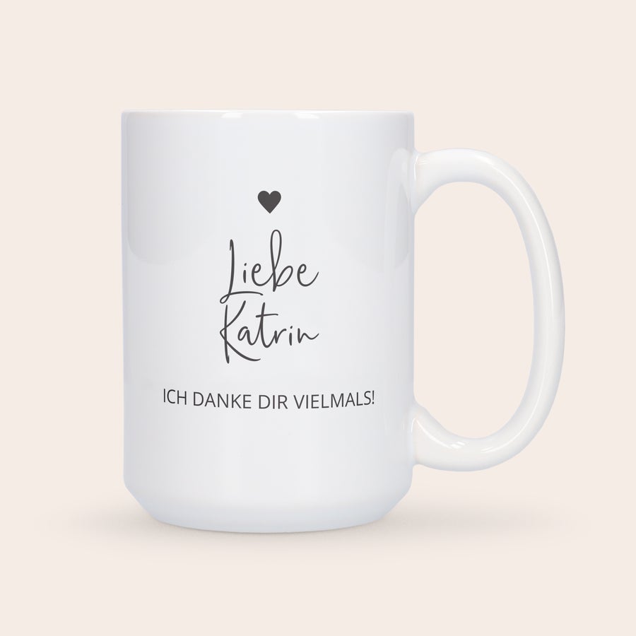 Große Tasse Bedrucken Weiße bedruckte XL Tasse mit einem schwarzen Herz, dem Namen Katrin und dem Text "ICH DANKE DIR VIELMALS"