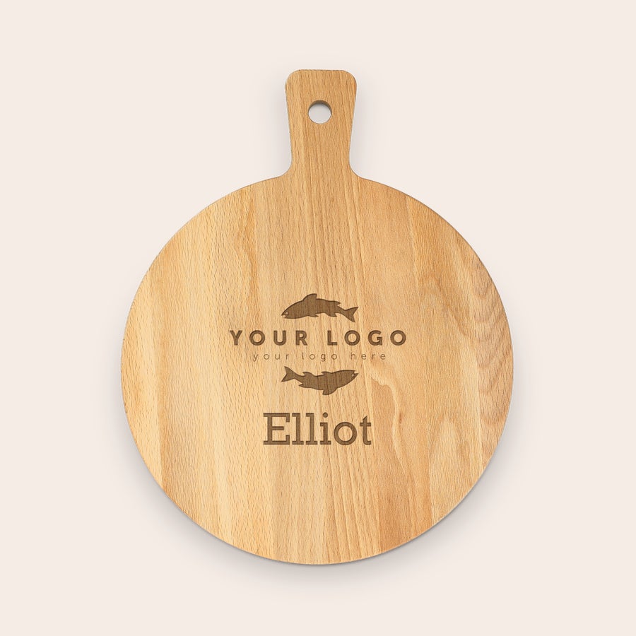 Tablas de cortar personalizadas Tabla de madera personalizada, grabada con dos siluetas de pez, texto "YOUR LOGO" y nombre "Elliot".