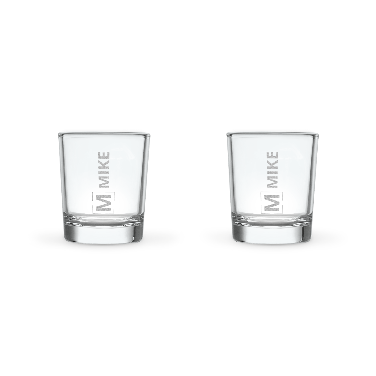 Dein personalisiertes Schnapsglas aus Glas mit dem Namen Mike und dem Buchstaben M, lasergraviert