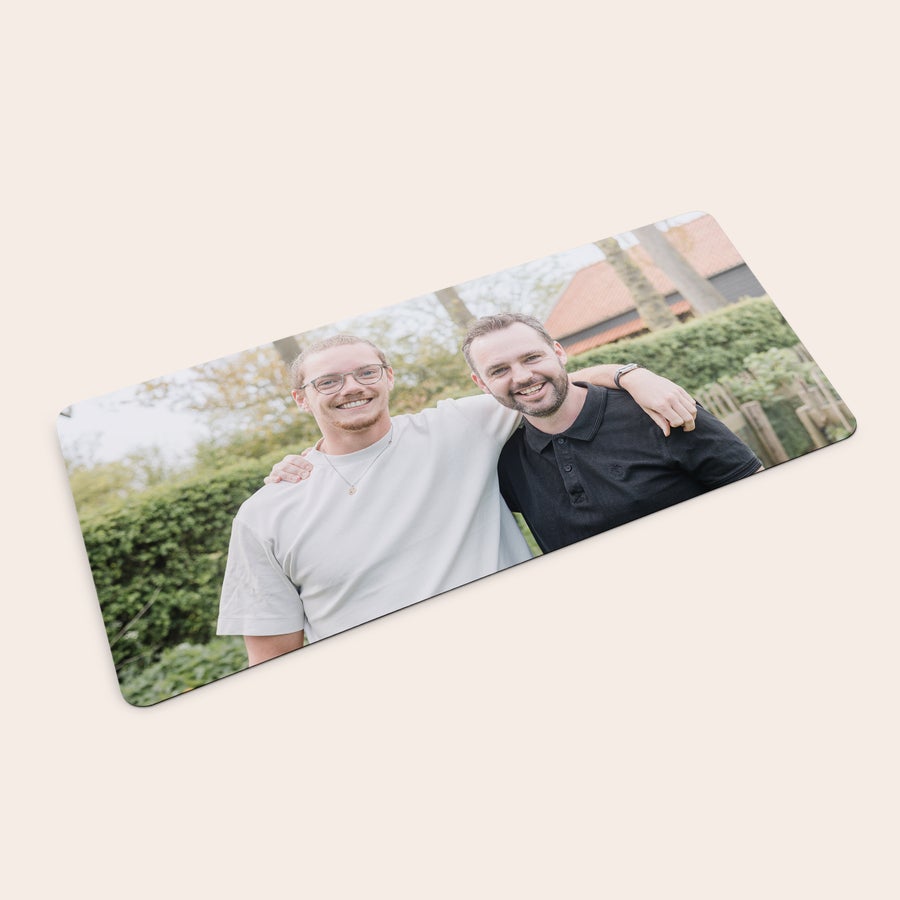 Mousepad - Retângulo - XL Mousepad gamer XL personalizado com a foto de dois amigos, impresso para surpreender o seu gamer favorito.