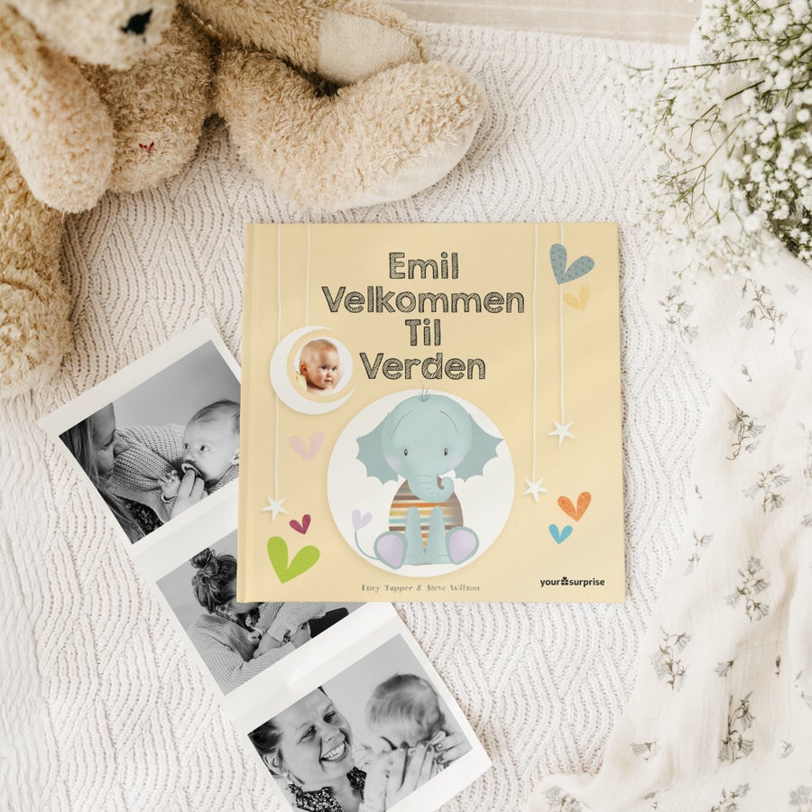 Velkommen til verden Personlig "Velkommen til Verden" babybok med navnet "Emil" og bilde på forsiden