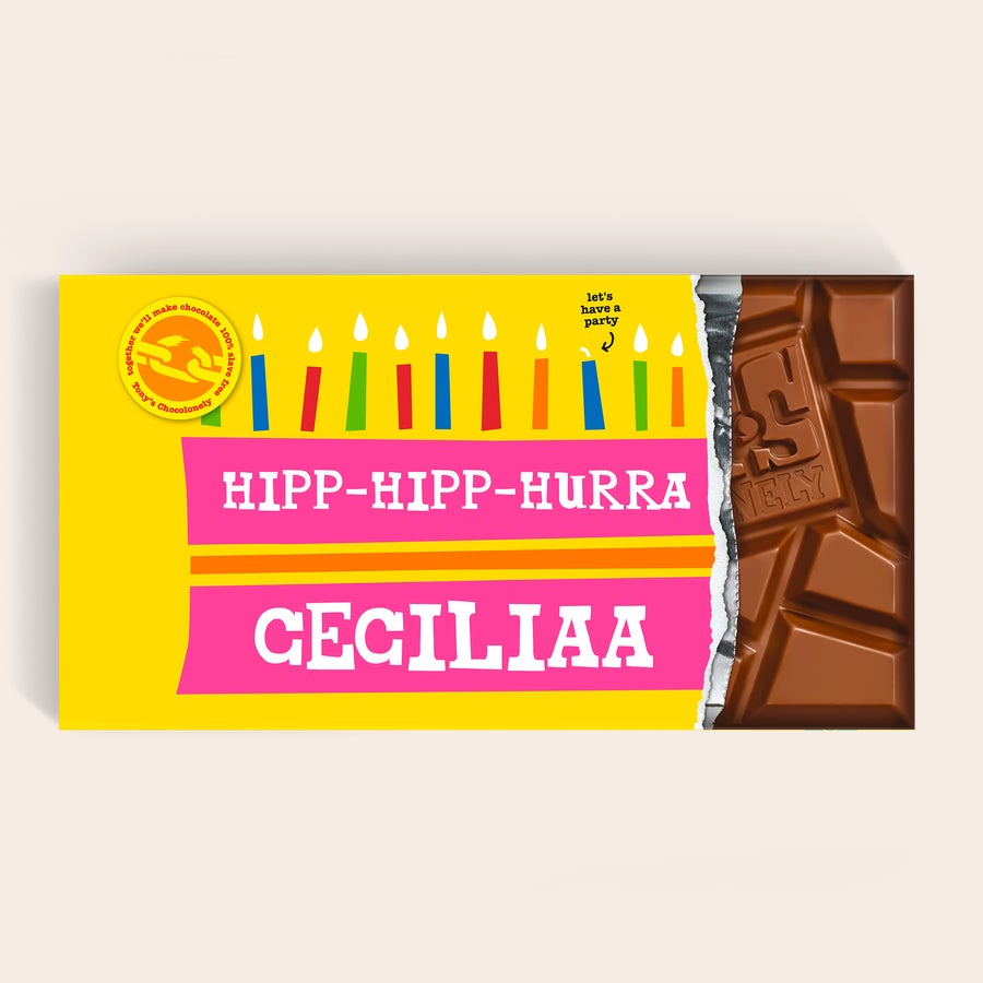 XL Tony's Chocolonely (5 chokladkakor) En personlig Tony's Chocolonely chokladkaka, tryckt med kalasdesign, texten HIPP-HIPP-HURRA CECILIAA och födelsedagsljus. Denna XL Tony's chokladkaka är den ultimata överraskningen!
