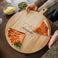 Rundt personligt pizzabræt i bøg med indgravering Rundt personligt pizzabræt i bøg med indgravering