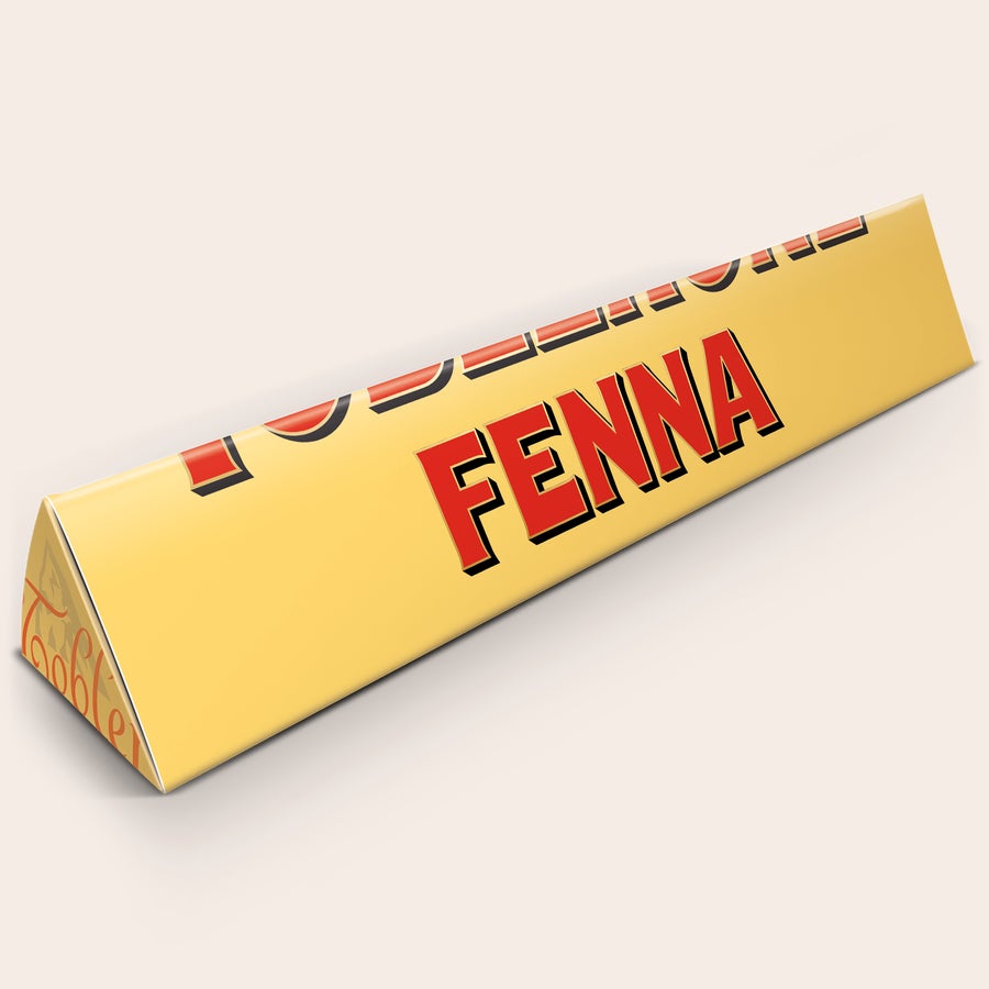 Toblerone XXL bedrukken Gepersonaliseerde XXL Toblerone reep met de naam FENNA en klassiek Toblerone-ontwerp, een MEGA grote verrassing.