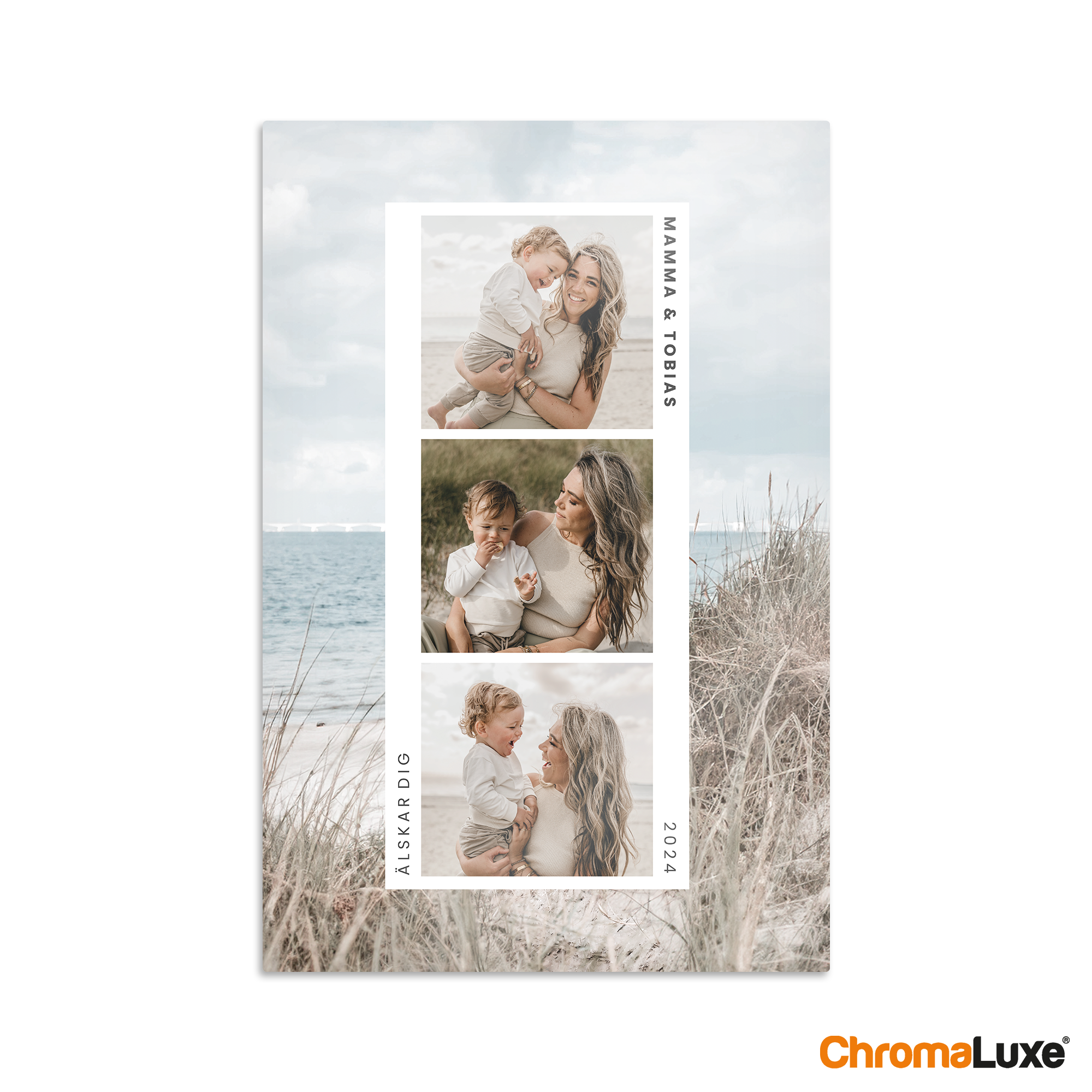 ChromaLuxe fotopanel i aluminium med tryckt foto på en mor och barn på stranden MAMMA & TOBIAS ÄLSKAR DIG 2024