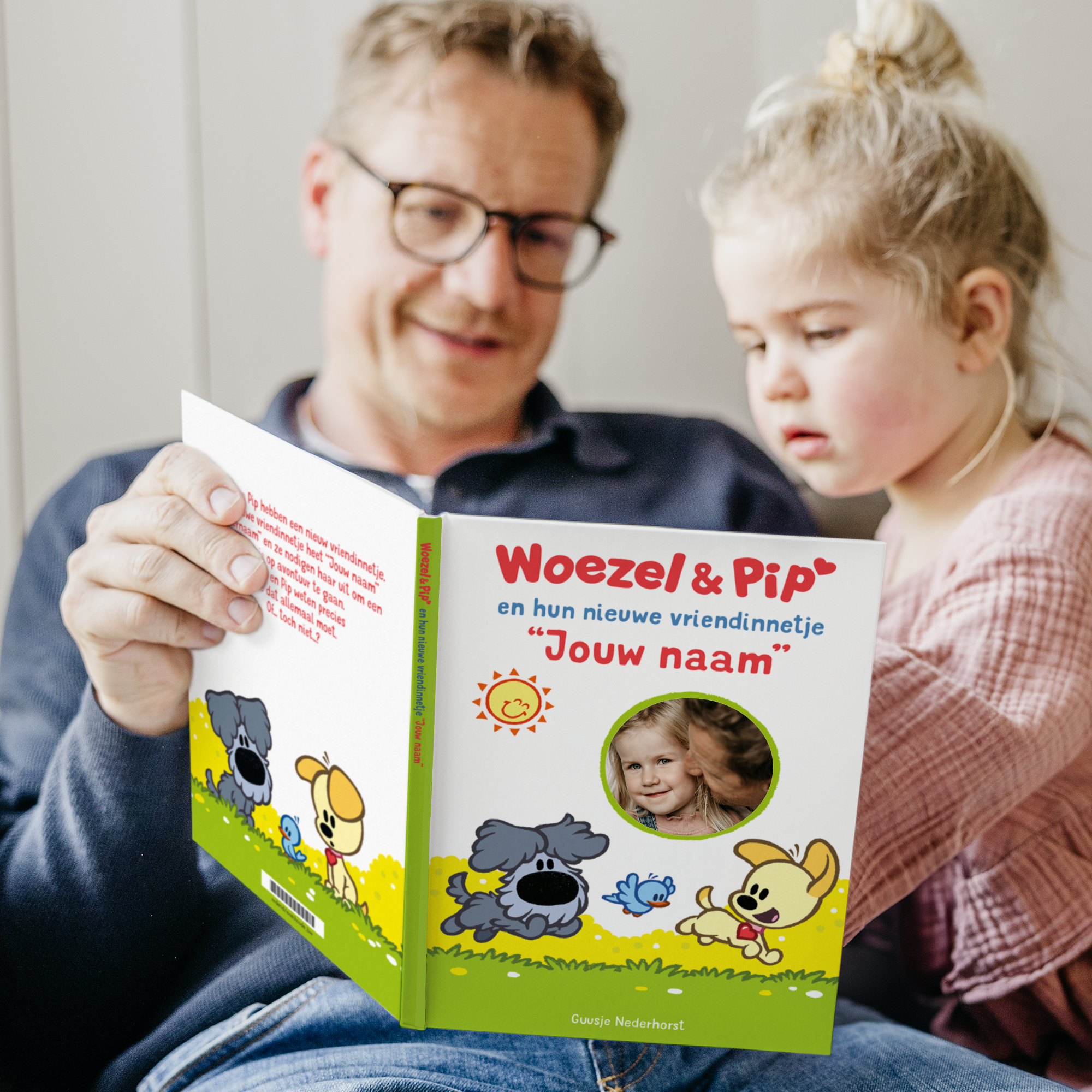 Beleef een vrolijk avontuur met Woezel en Pip in dit boek met naam en foto van een kind.