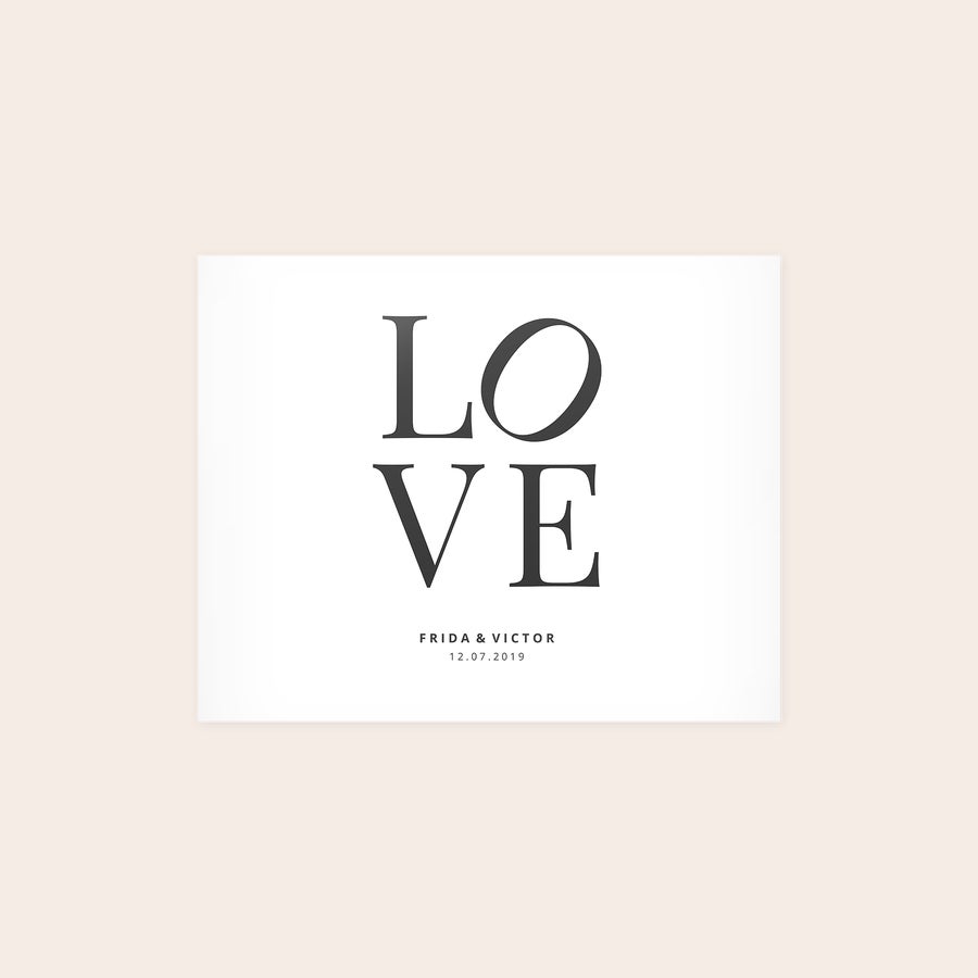 Plakat Hvid plakat med teksten LOVE og personaliseret med navnene FRIDA & VICTOR og datoen 12.07.2019