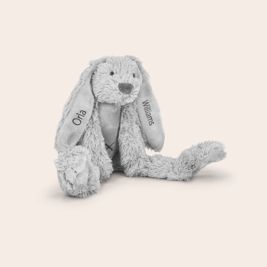 Rabbit Richie vauvan pehmolelu nimellä - Happy Horse Tiny Rabbit Richie -pehmolelu, jossa on brodeerattu nimi Orla vasemmassa korvassa ja Williams oikeassa korvassa