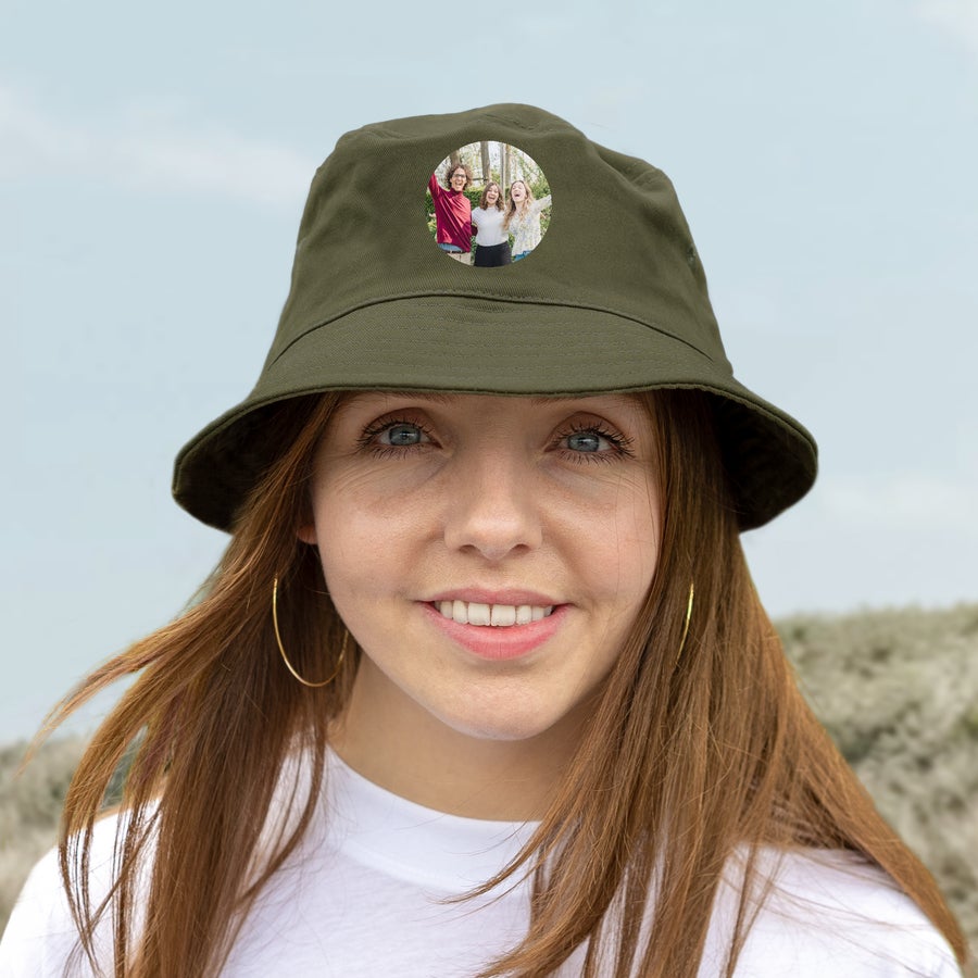 Bucket hat bedrukken Vrolijke zonnehoed voor dames bedrukt met een foto van drie vrienden, gepersonaliseerd met een naam of foto.