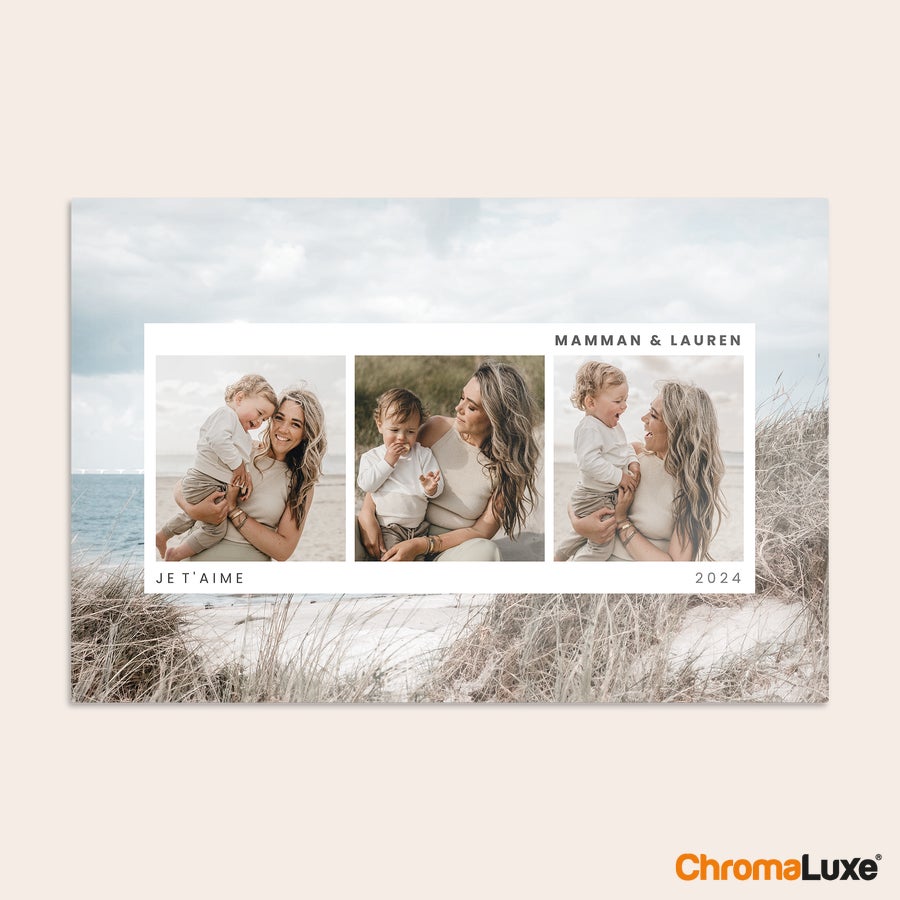 Impression photo sur aluminium Tableau photo personnalisé ChromaLuxe avec trois photos de maman et bébé sur une plage avec le texte Maman & Lauren Je t'aime 2024