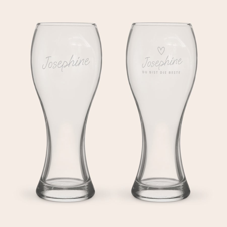 Weizengläser mit Gravur Zwei gravierte Weizenbiergläser mit dem Namen Josephine und dem Text "DU BIST DIE BESTE" mit Herz
