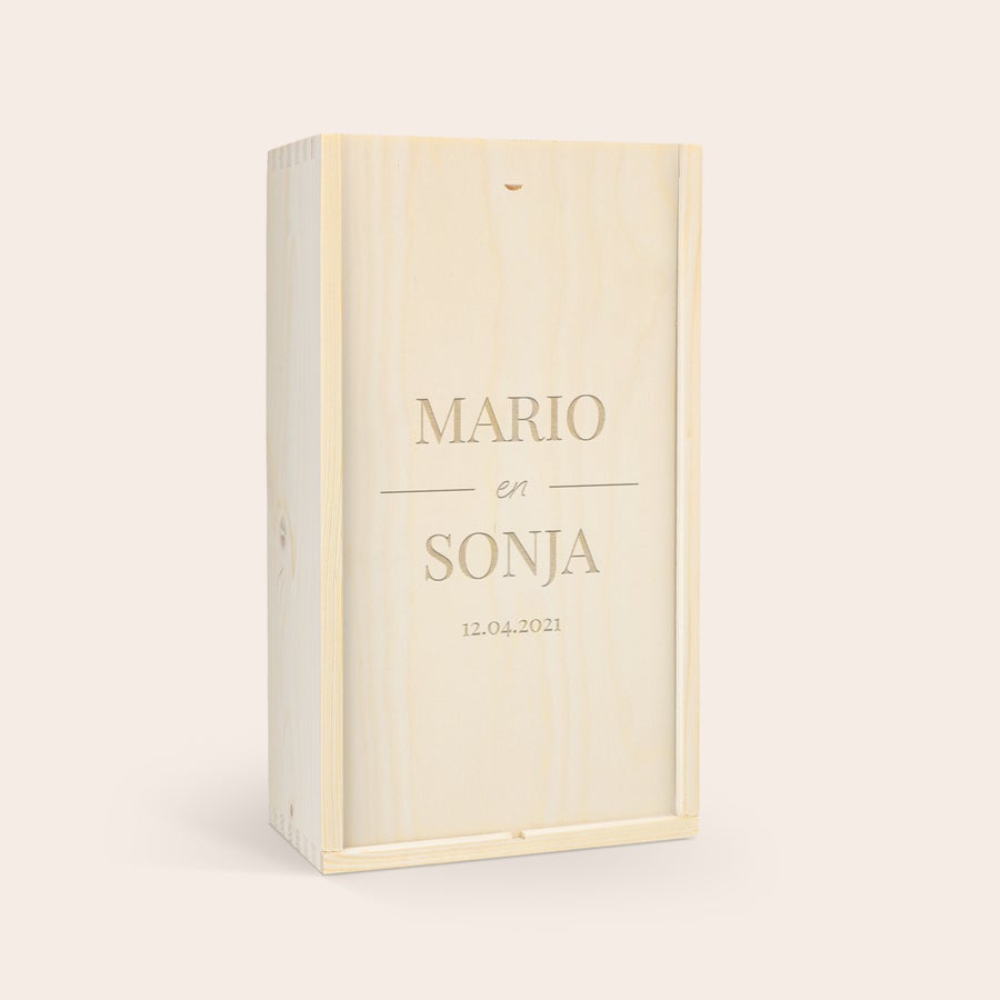 Wein  Oude Kaap Geschenkset Luxuriöses Wein Geschenkset in einer Weinkiste mit Gravur "MARIO en SONJA" und dem Datum 12.04.2021