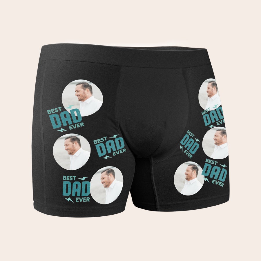 Kalsonger med eget tryck Svarta personliga boxershorts med upprepade cirkulära foton och texten "Best Dad Ever" tryckt på tyget, ge unika underkläder med personligt foto och/eller text i present.