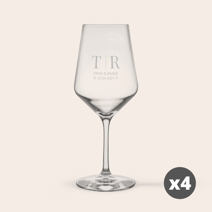 Rødvinsglass Personlige krystallglass med gravert teksten "TR TRYM & RANDY 12.04.2021" og x4-merking.