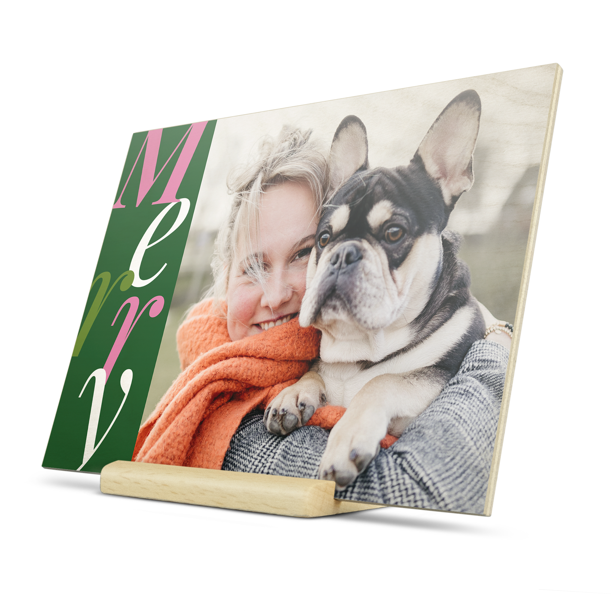 Cartolina natalizia personale di legno stampata con foto di donna e cane e scritta "Merry" in verde e rosa