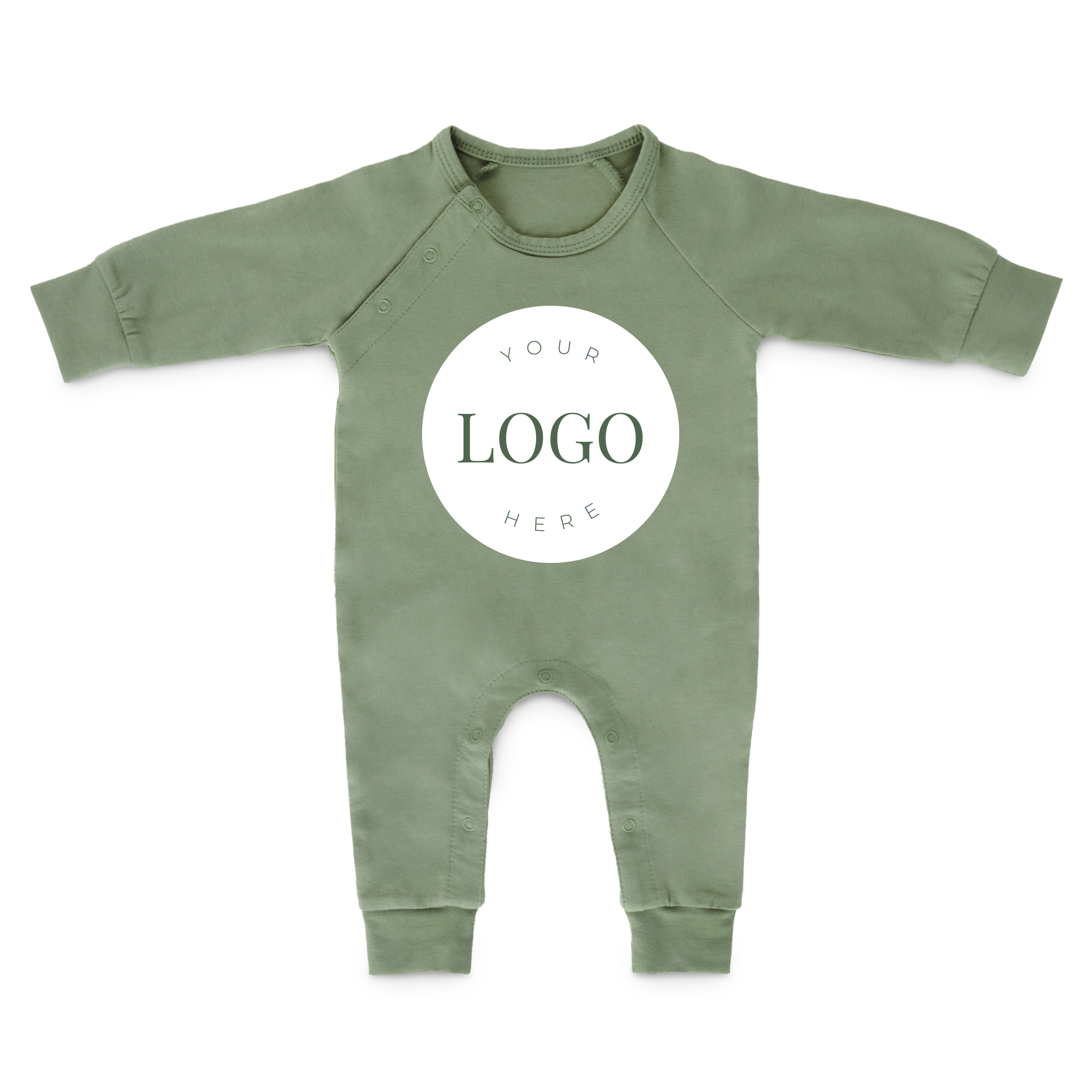 Costum verde mentă pentru bebeluși, personalizat cu un logo alb imprimat, cu botonei pentru întinderea și lovirea picioarelor dolofane.