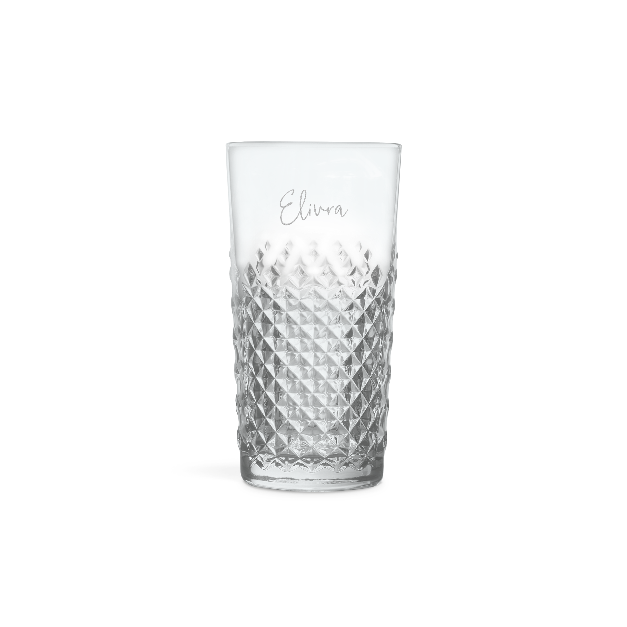 Ett lyxigt personligt rom presentset med ett graverat cocktailglas. Glaset är mörkt med ett reliefmönster och ordet "Elvira" etsat i glaset.