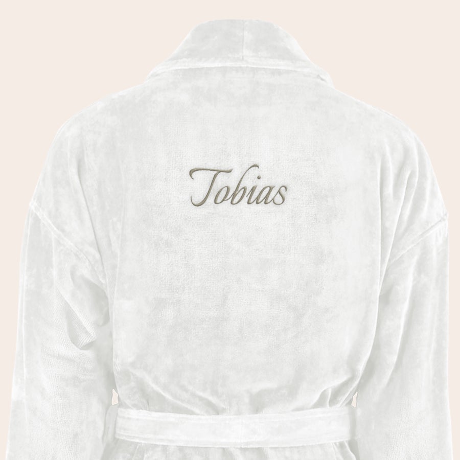 Bademantel Männer personalisiert Weißer Frottee-Bademantel mit dem Namen Tobias in Beige auf dem Rücken bestickt Ihr eigener Bademantel mit Namen bestickt!