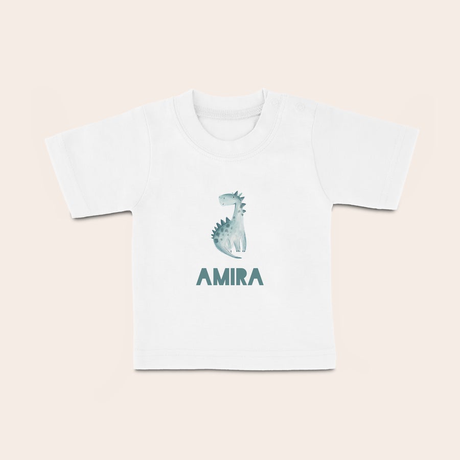 Baby shirt bedrukken Wit baby shirt bedrukt met een schattige dino en de naam AMIRA, als gepersonaliseerd baby shirt met naam
