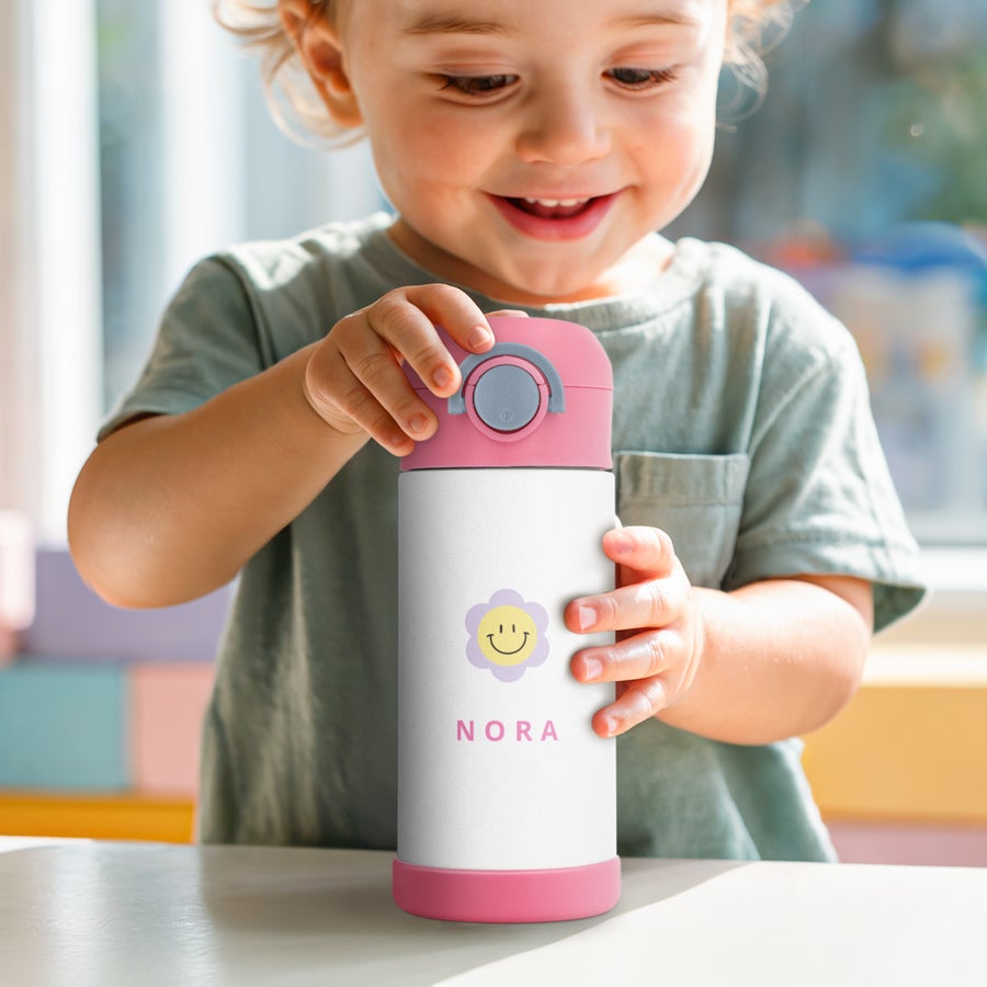 RVS drinkfles kind Roze RVS drinkfles met rietje voor kids, bedrukt met gele smileybloem en de naam Nora.