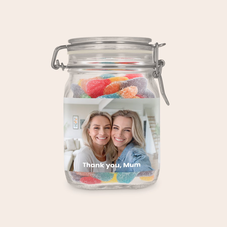 Personalizovaná nádoba na sladkosti Personalizovaná sladká nádoba s kyslými tyčinkami, potlačená fotografiou dvoch žien a nápisom "Thank you, Mum"