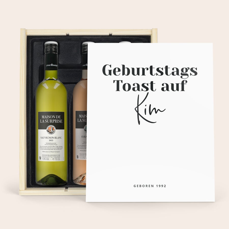 Wein Maison de la Surprise Geschenkset Weinpaket mit Maison de la Surprise Sauvignon Blanc, Syrah & Merlot in Holzkiste, bedruckt mit "Geburtstags Toast auf Kim GEBOREN 1992"