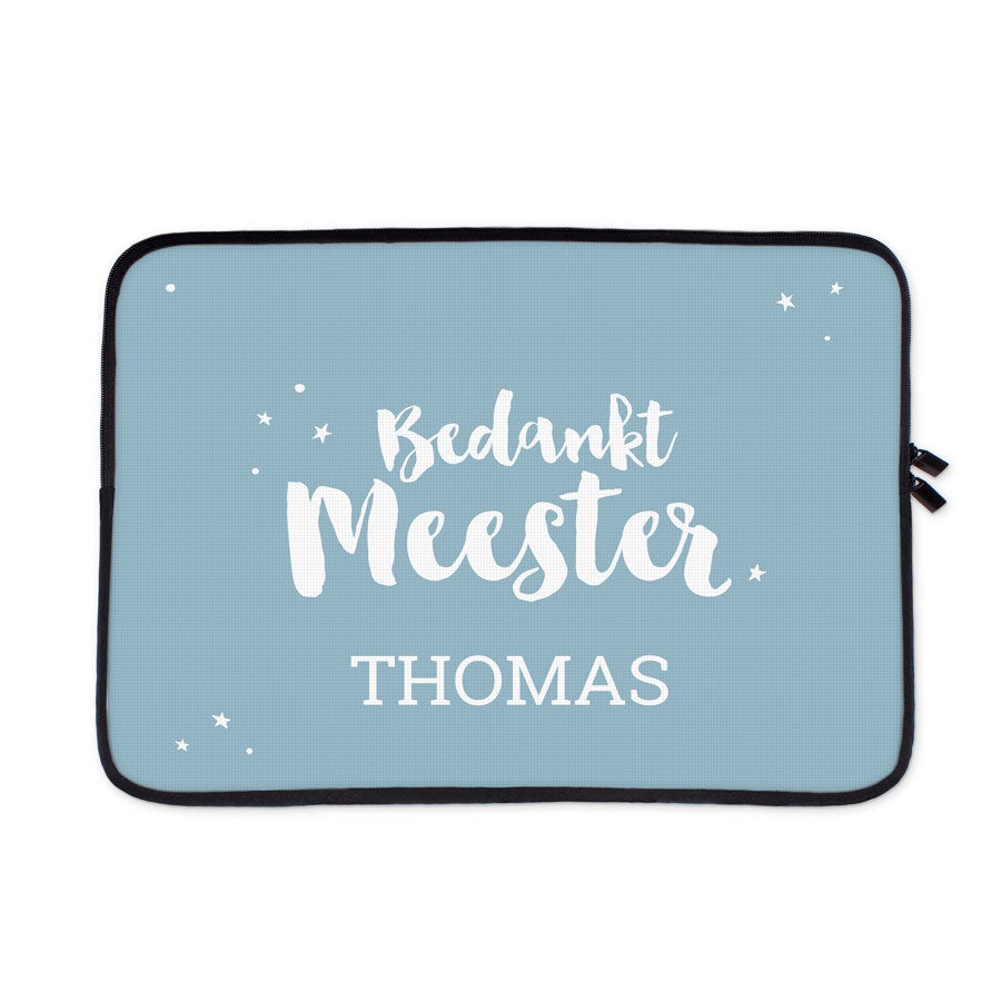 Blauwe laptophoes bedrukt met "Bedankt Meester" en naam "Thomas", handig voor je laptop overal mee naartoe