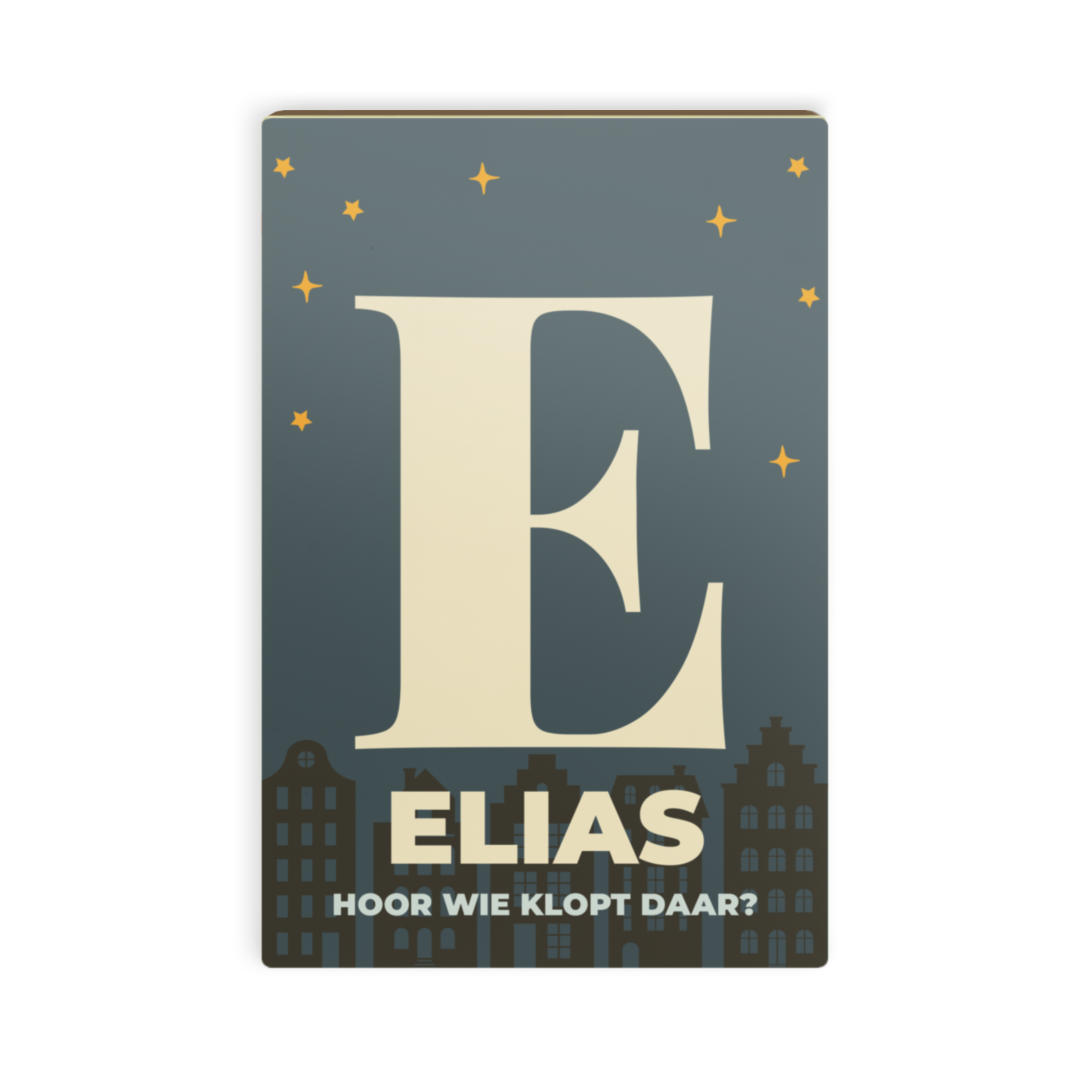 Sinterklaas chocoladekaart, bedrukt met naam Elias en de tekst Hoor Wie Klopt Daar?, met een stadssilhouet en sterren.