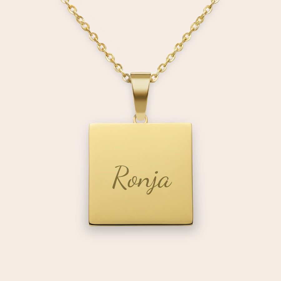 Kette mit viereckigem Anhänger Kette mit viereckigem Anhänger