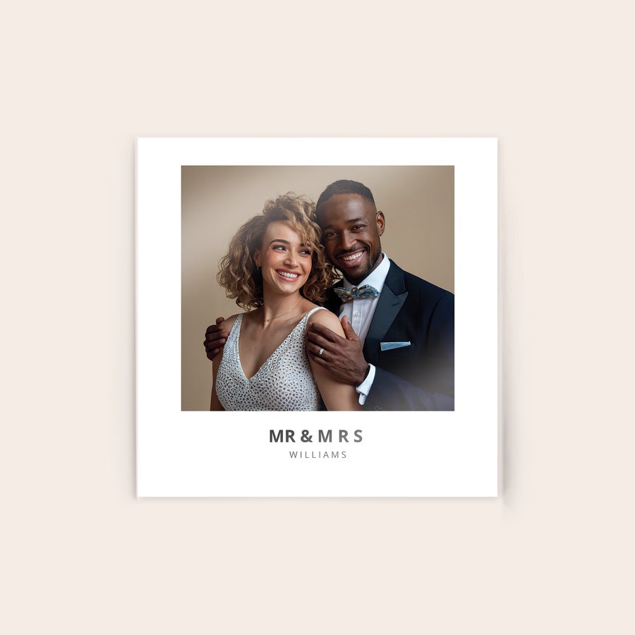 Fotografija na akrilu Akrilna plošča s potiskano osebno fotografijo in besedilom Mr & Mrs Williams.