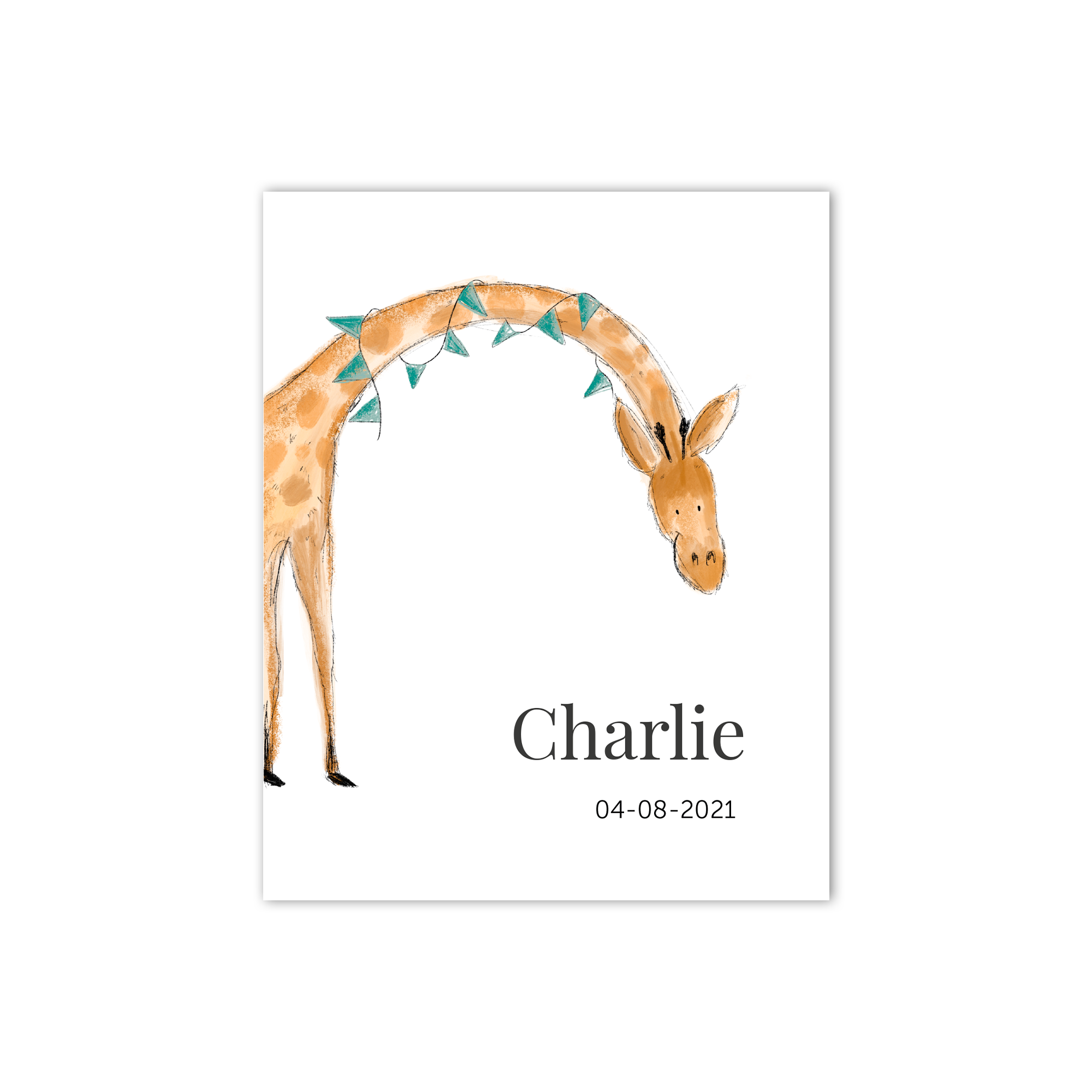 Födelseposter med giraff, flaggirlang, namnet Charlie och datumet 04-08-2021, tryckt på papper.