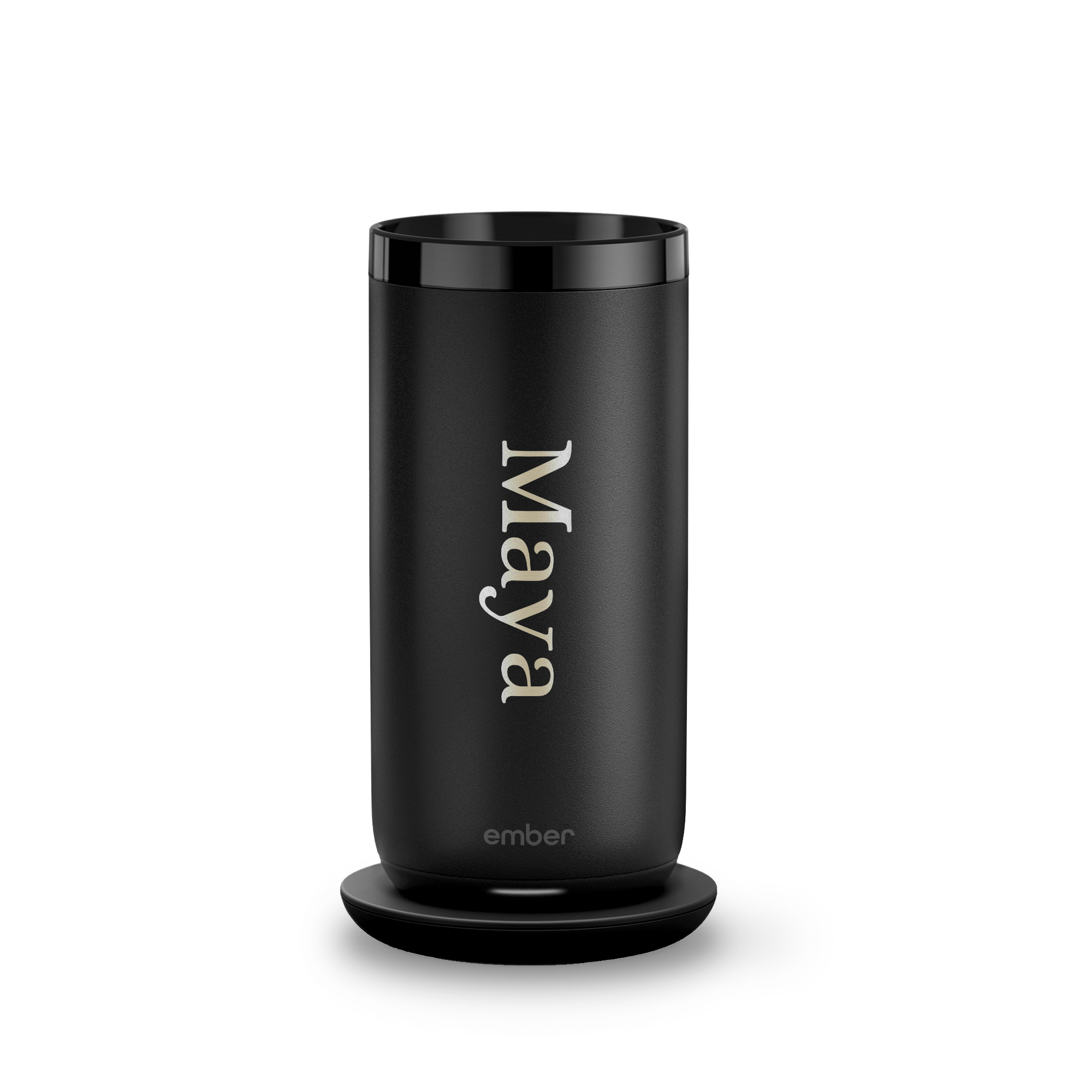 Copo Ember Control personalizado preto em aço inoxidável com nome "Maya" gravado a laser para saborear cada gole.
