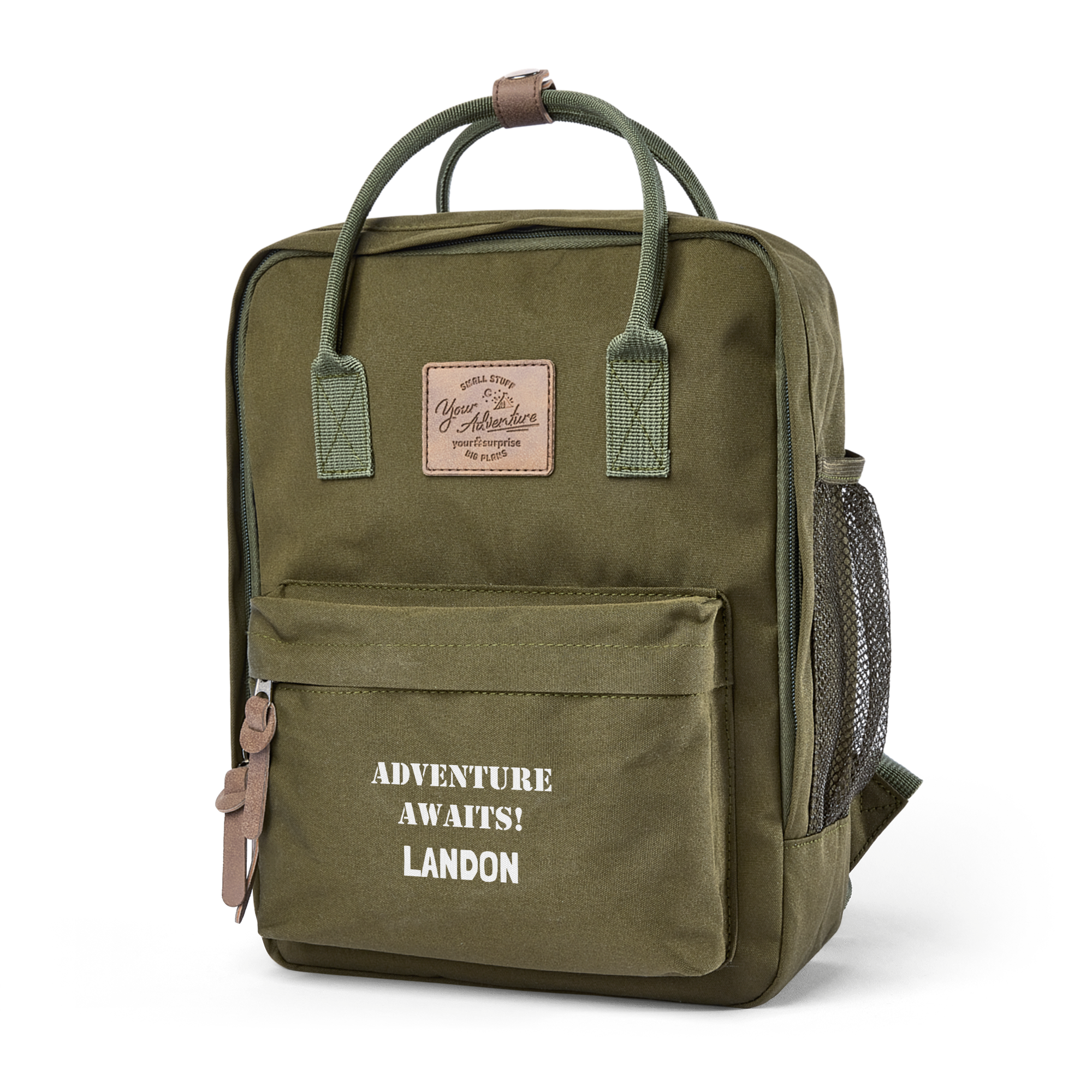 Zelen personaliziran nahrbtnik z natisnjenim imenom Landon in napisom Adventure awaits!