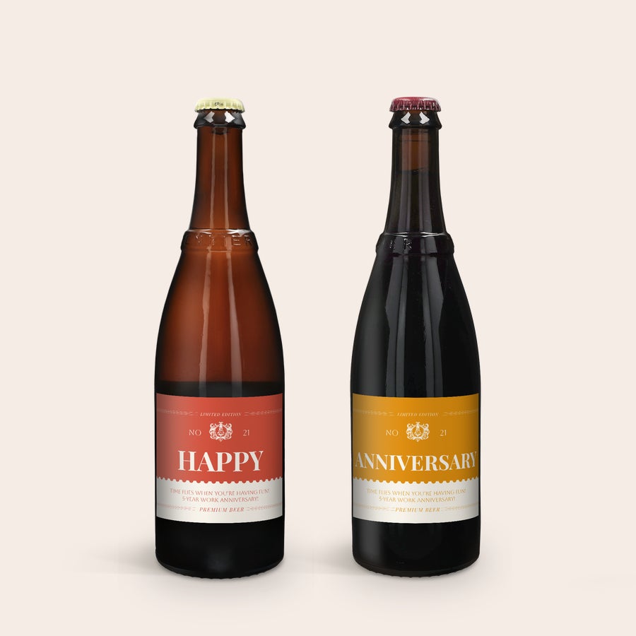 Set Regalo Birra Personalizzato - Westmalle Dubbel e Tripel Due bottiglie di birra Westmalle Dubbel e Tripel con etichette personalizzate Happy e Anniversary