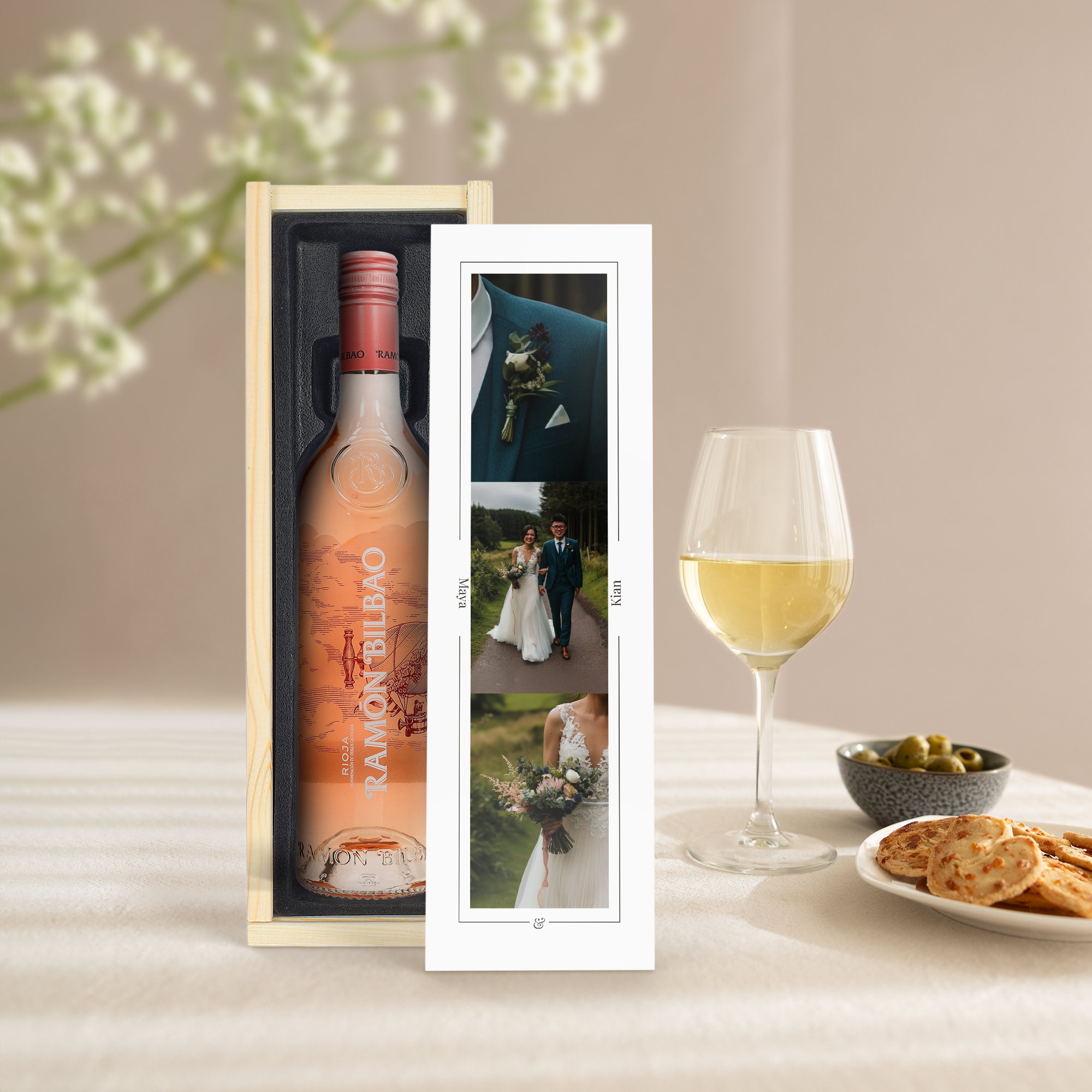 Ramon Bilbao rosé v dřevěném pouzdře s osobní fotografií a jmény Maya a Kian
