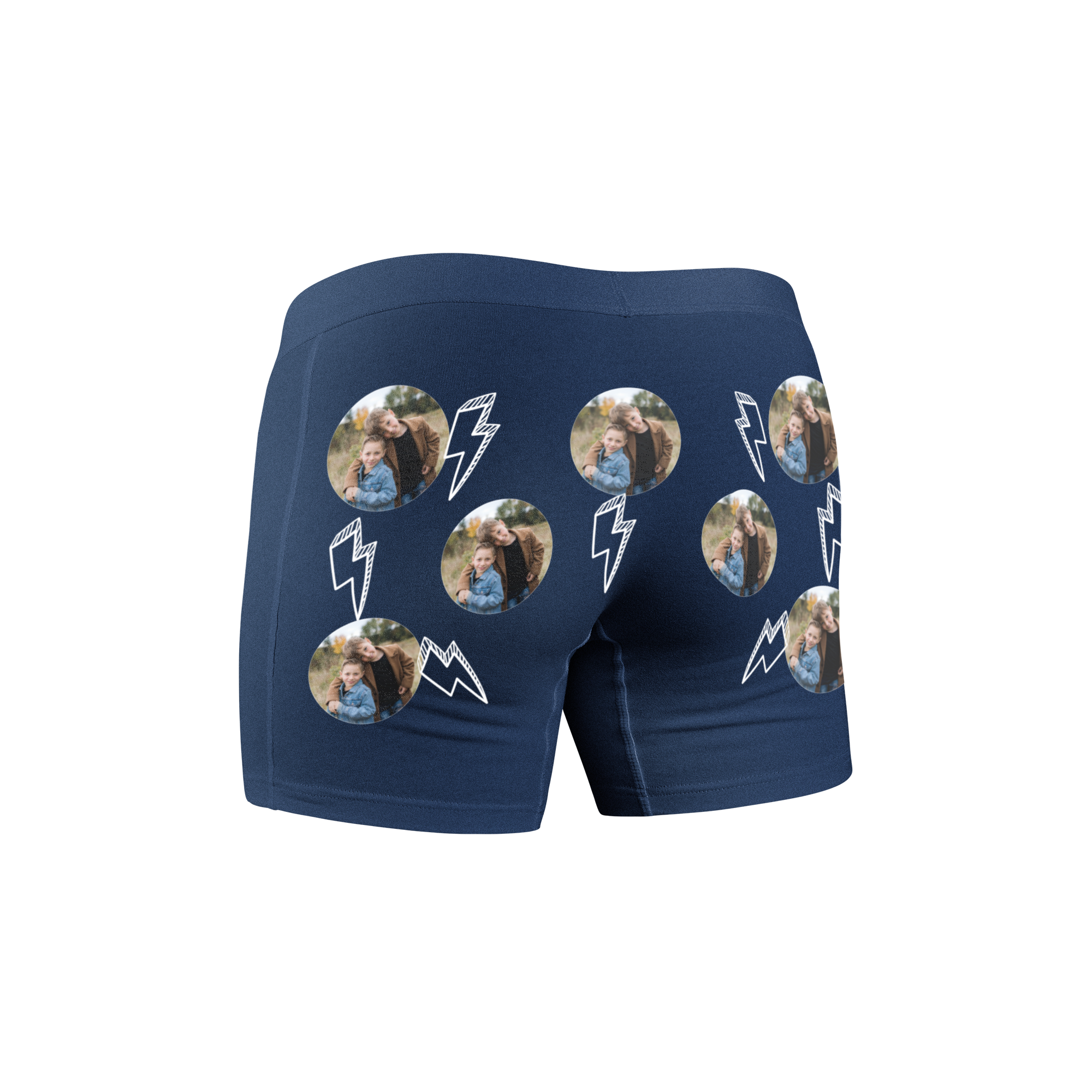 Mørkeblå boxershorts med dit eget foto og lyn-design trykt på stoffet. Skab boxershorts, der er lige så unikke som ham.
