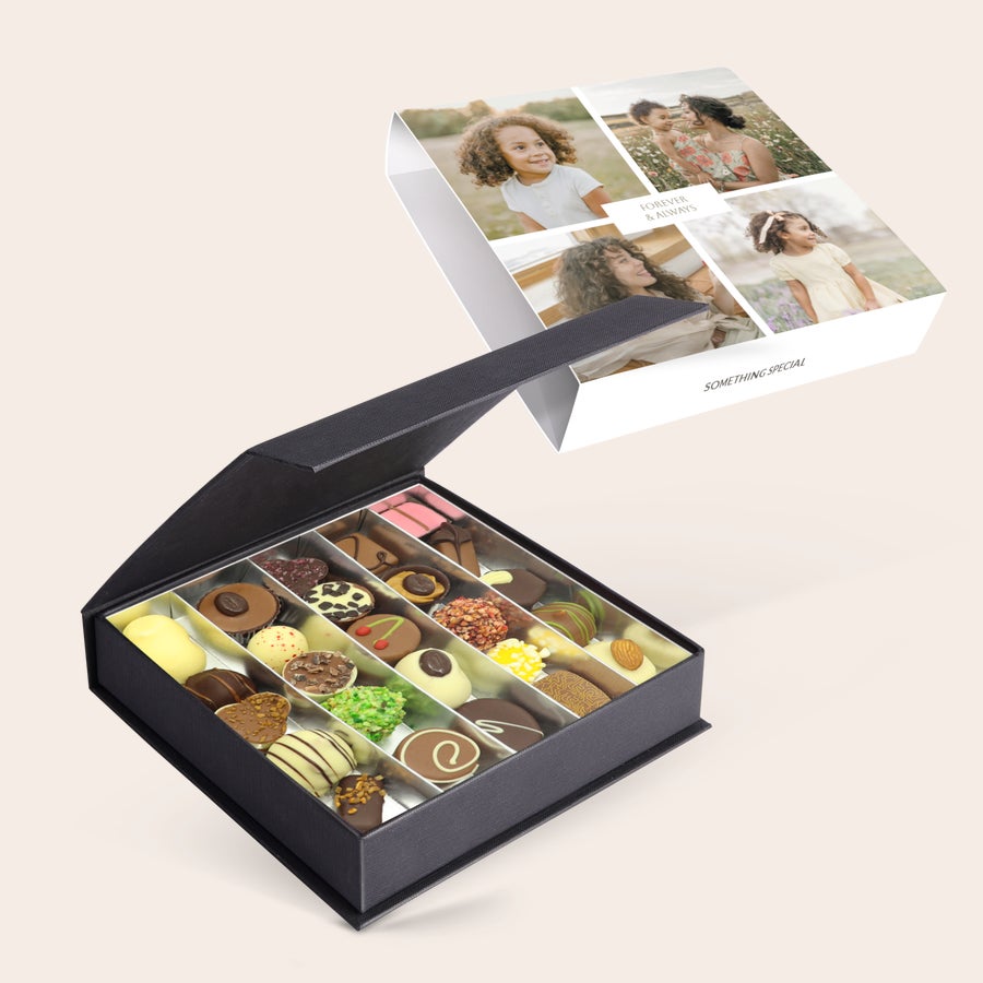 Caja de bombones de lujo Caja de lujo con chocolates personalizados y una funda impresa con varias fotos familiares y la frase "Forever & Always".