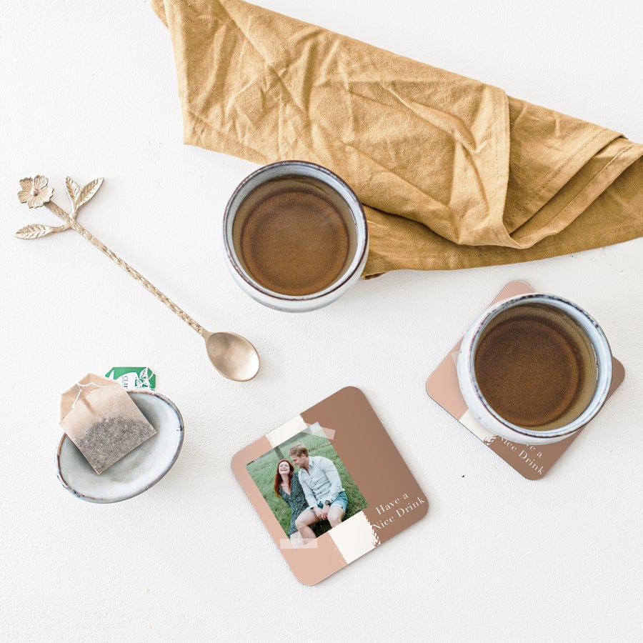 Coasters Suporturi de pahare personalizate cu fotografie imprimată și textul "Have a Nice Drink", menținând suprafețele perfecte.