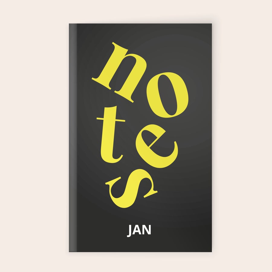 Notitieboek bedrukken Bedrukt notitieboekje met gele 'notes' en de naam 'JAN', gepersonaliseerd op de kaft.