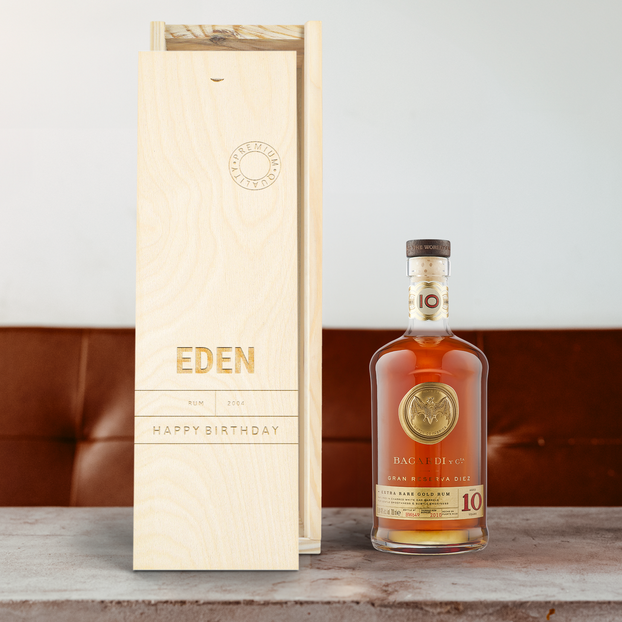 Personalizovaný rumový dárek - Bacardi - Reserva Diez - Gravírovaná dřevěná bedýnka