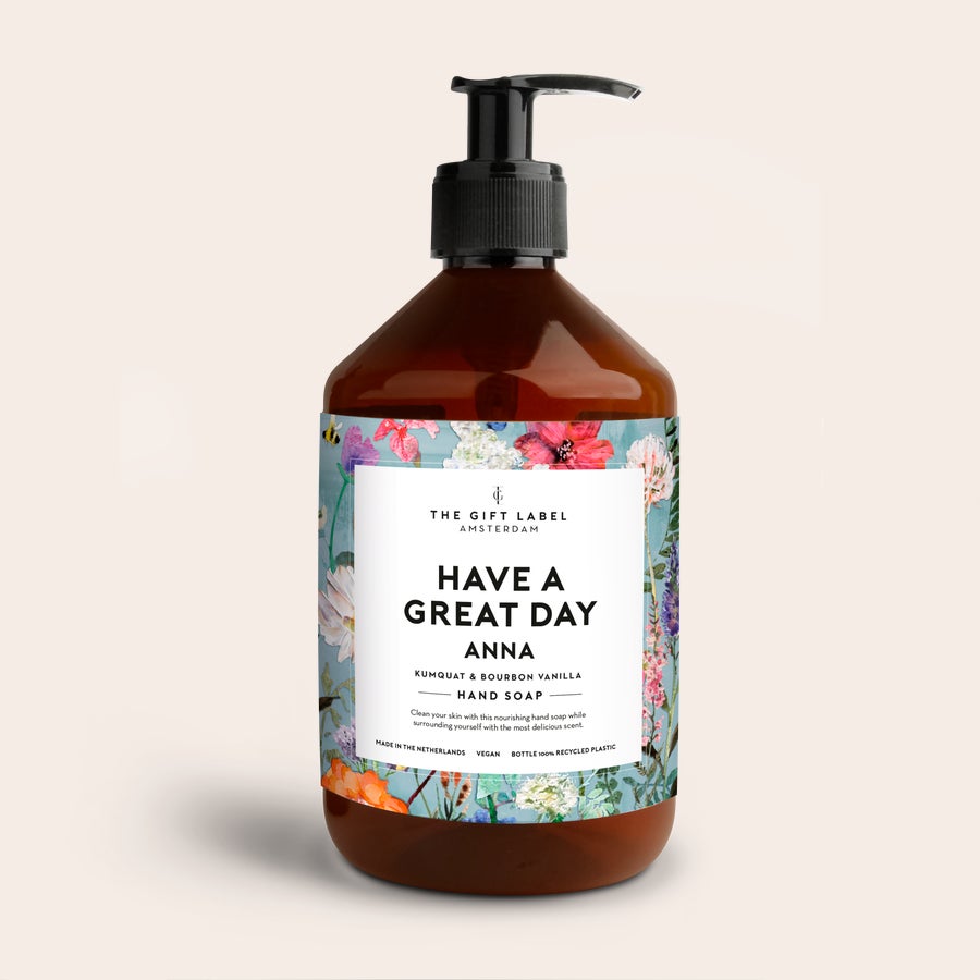 Personalisierte Handseife Braune Flasche personalisierte Handseife mit bunter Blumenetikette und dem aufgedruckten Namen Anna