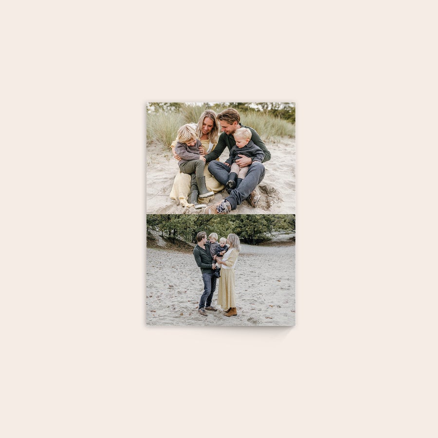 Foto op hout afdrukken Houten fotopaneel met twee familiefoto's in de duinen, foto afgedrukt op hout