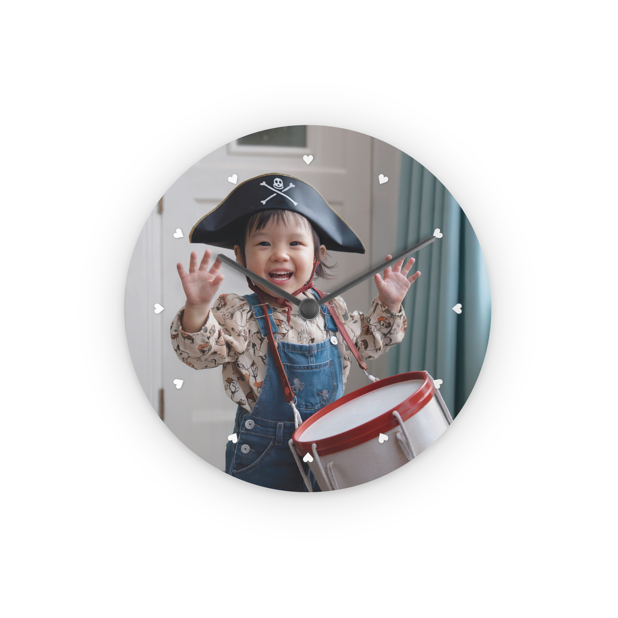 Relógio personalizado com foto de criança e corações, perfeito para criar o seu próprio presente exclusivo