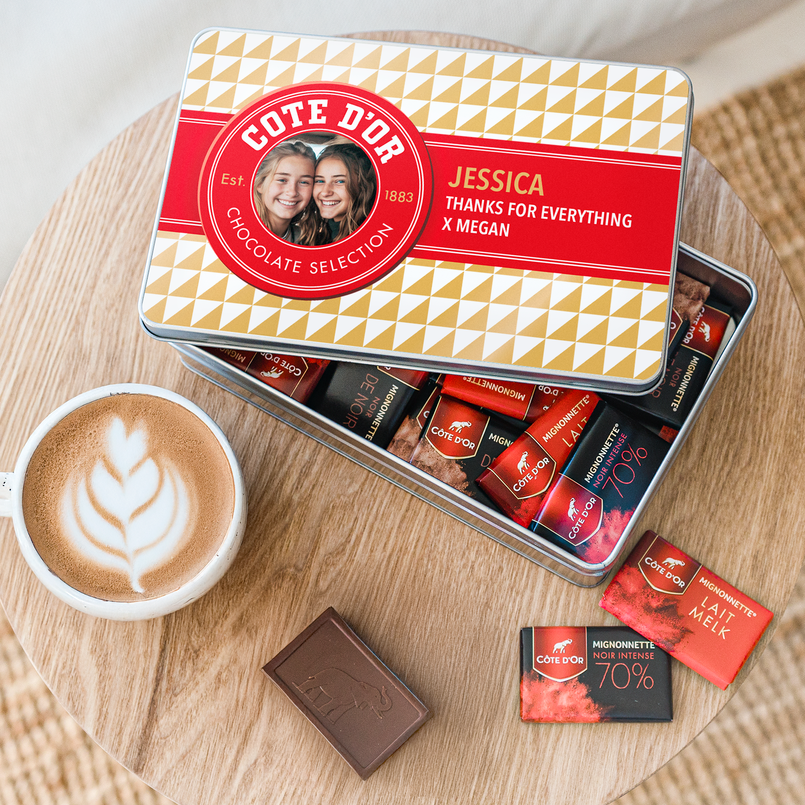 Lata de chocolates Côte d’Or de luxo personalizada com foto, nome Jessica e mensagem de agradecimento.