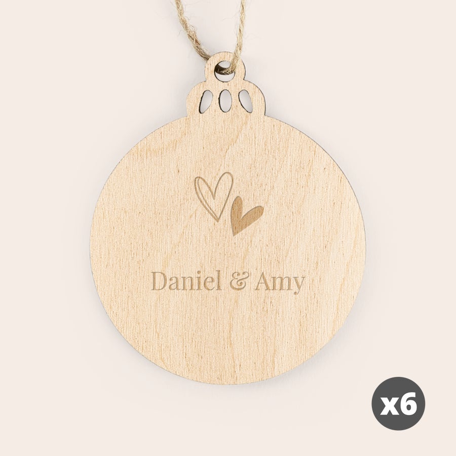 Engraved wooden Christmas star decoration Engraved wooden Christmas circle decoration with hearts and names Daniel & Amy
